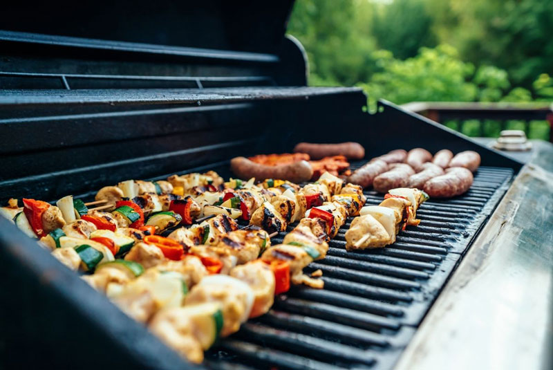 What is medium heat on a grill?